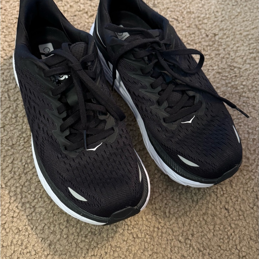 Hoka Clifton 8 size 6